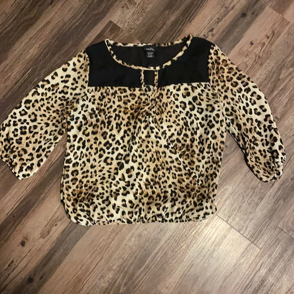 Cute leopard print top